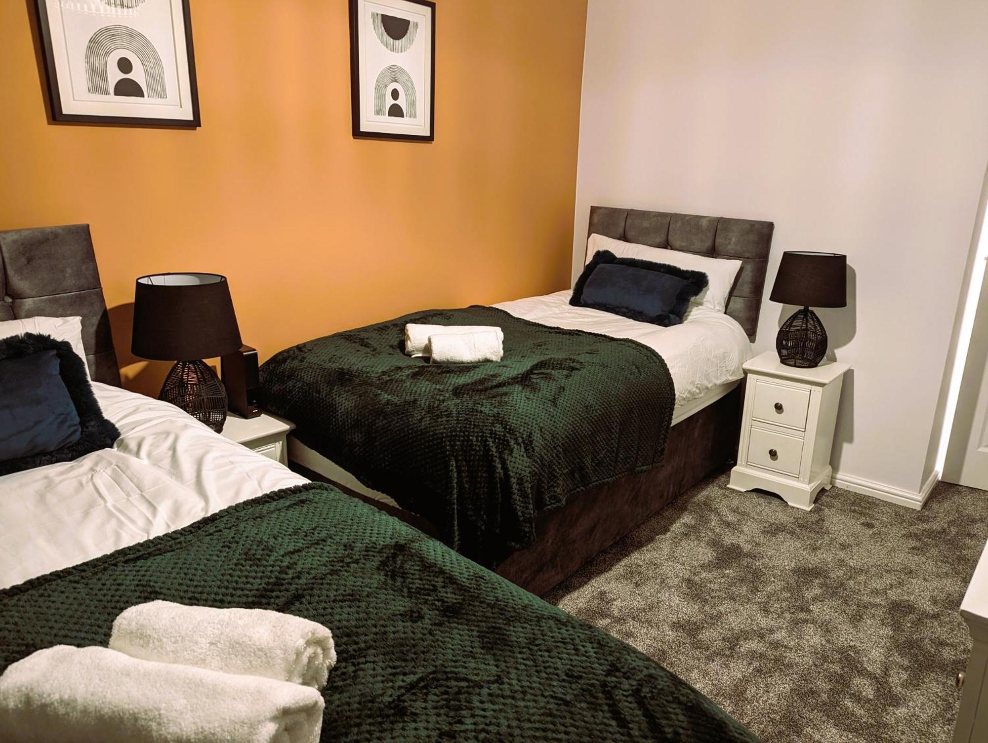 6 Guests * 4 Bedroom * Free Wi-Fi *Huntingdon Luaran gambar